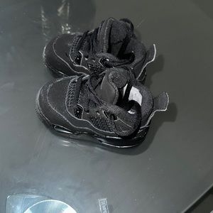 Jordan 4 black cats size 4C. 9/10 condition. No insole